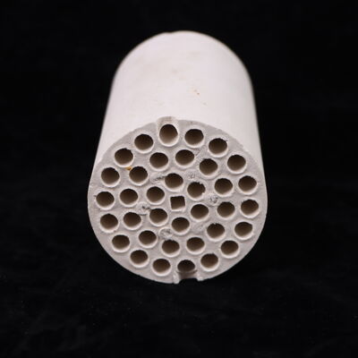 Mật độ 3.75 đến 3.9 gram trên centimet khối Gốm nhôm oxit Cường độ nén trên 3000 MPa Cường độ uốn 200 đến 400 MPa