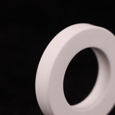 8.9 X 10-6/K Thermal Expansion White Aluminum Oxide Ceramic với hiệu suất và hằng số điện áp 9.6