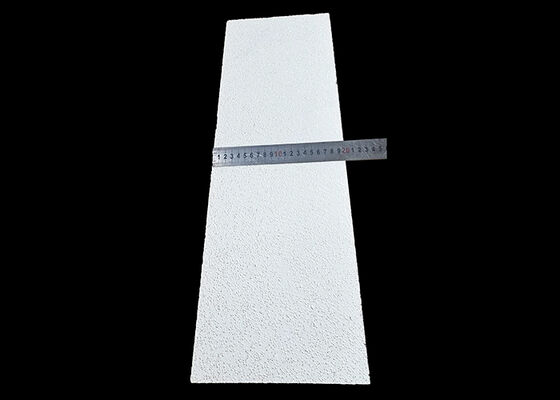 Khối lượng riêng từ 0.6 đến 1 gram trên centimet khối Gạch chịu lửa cung cấp khả năng chịu nhiệt độ cao vượt trội cho các ứng dụng nặng