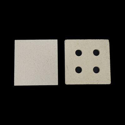 Tấm lót lò nung Cordierite mullite màu trắng, được thiết kế để tăng cường khả năng chịu sốc nhiệt và tuổi thọ