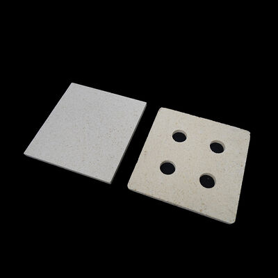 Tấm lót lò nung Cordierite mullite màu trắng, được thiết kế để tăng cường khả năng chịu sốc nhiệt và tuổi thọ