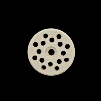 Độ xốp thường nhỏ hơn 15 phần trăm Gốm mullite chịu nhiệt độ cao Thích hợp cho các ứng dụng công nghiệp Với độ cứng từ 7 đến 8 Mohs