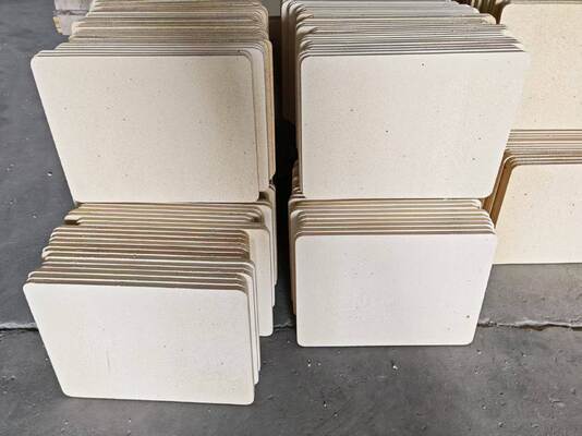 Các kệ lò Cordierite hình chữ nhật có hệ số mở rộng nhiệt 2,2 × 10-6 trên Celsius và mật độ từ 1,9 đến 2,2 gram trên một cm3 phù hợp với nhiệt độ cao