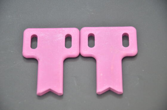 Độ cứng 9 Mohs Nhôm Oxit Ceramic cung cấp Điện trở cách điện vượt quá 1012 Ohm cm và Cường độ nén trên 3000 MPa cho Thiết bị chính xác