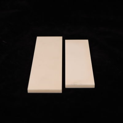 Alumina Ceramic Thermal Expansion 8.9 X 10-6 / K và mật độ 3.75-3.9g / cm3 Hoàn hảo cho nhu cầu B2B của bạn