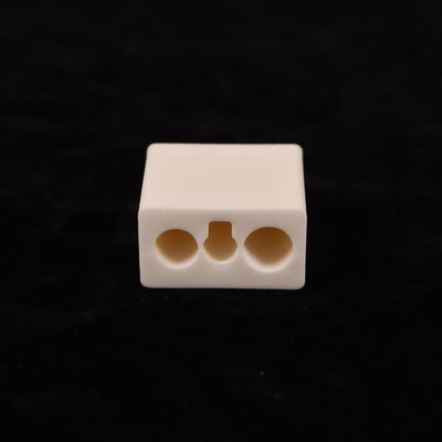 0.25 Poisson's Ratio Alumina Ceramic Thành phần thiết yếu cho các sản phẩm màu trắng