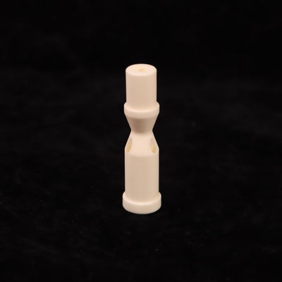 Độ bền kéo của gốm nhôm oxit trắng 200-400 MPa, độ cứng 9 Mohs, dùng trong công nghiệp trong môi trường khắc nghiệt