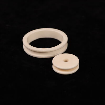 Sự mở rộng nhiệt 8,9 X 10-6 K Nhôm oxit gốm mật độ 3.75-3.9g cm3 và hằng số dielectric 9,6 Lý tưởng cho các thành phần cơ khí